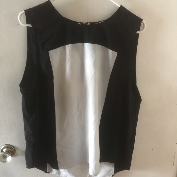 Black and white block blouse - Picture 3 of 6